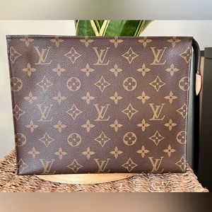 Louis Vuitton Monogram 26 Toiletry Bag